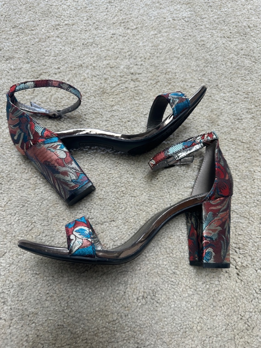 7 m. Bandolino Silver Block Heels with Floral Straps